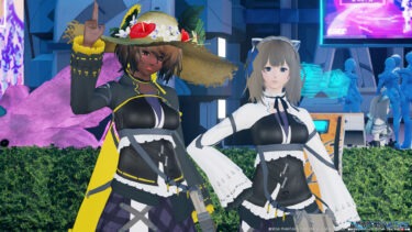 訓練兵服に袖を通す老兵メガネ